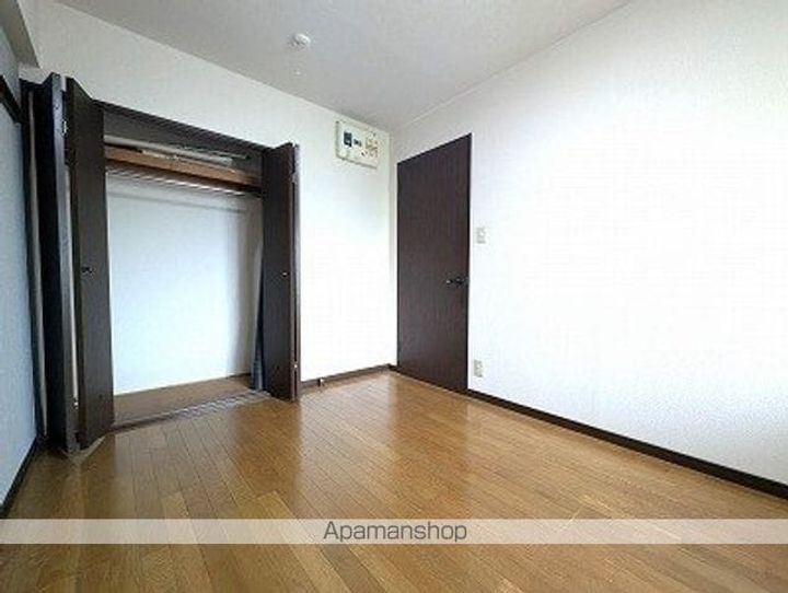 愛知県犬山市大字犬山字西古券の賃貸マンションの内装