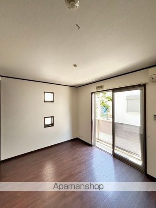 東京都福生市牛浜の賃貸アパートの居間