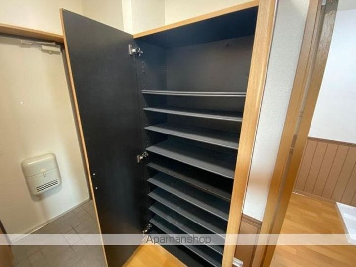 香川県高松市東山崎町の賃貸マンションの玄関