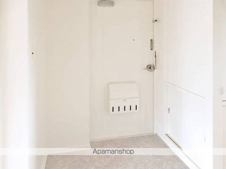 ビレッジハウス柴宿2号棟101の玄関