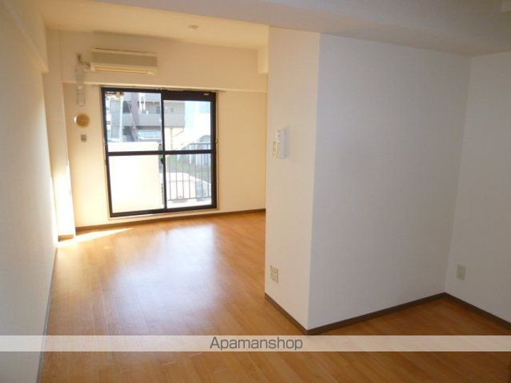 ガーデンハイツ朝妻の居間