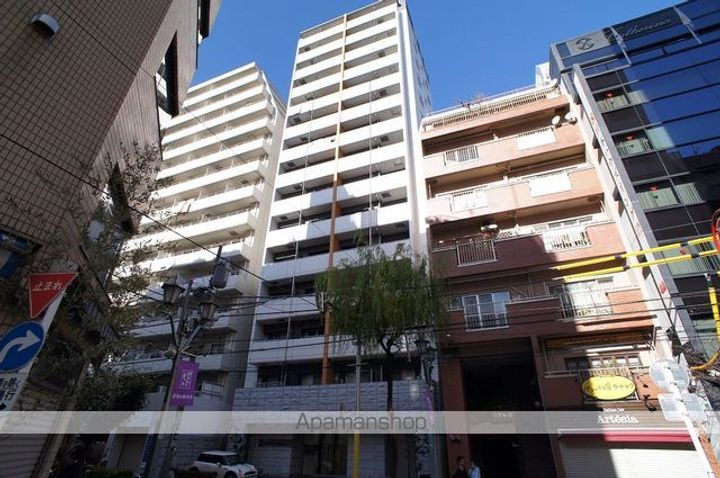 ガーラプレイス新宿御苑の外観