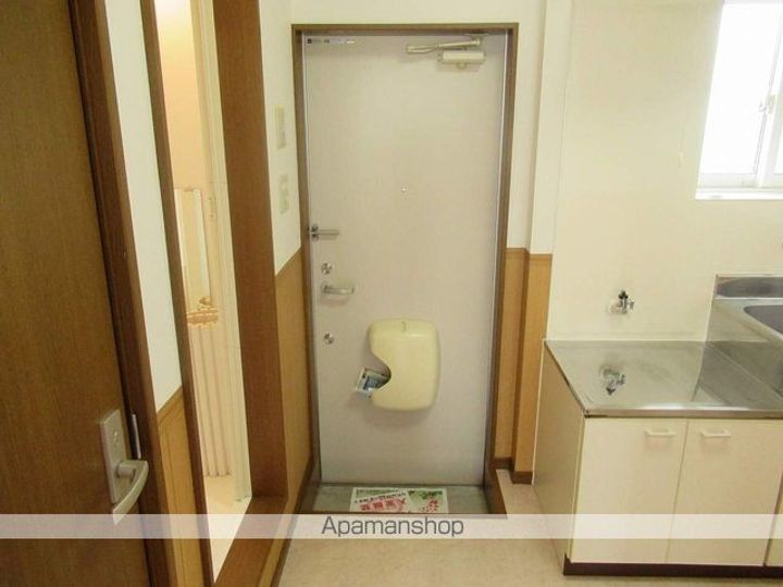 岩手県盛岡市北山1丁目の賃貸アパートの玄関