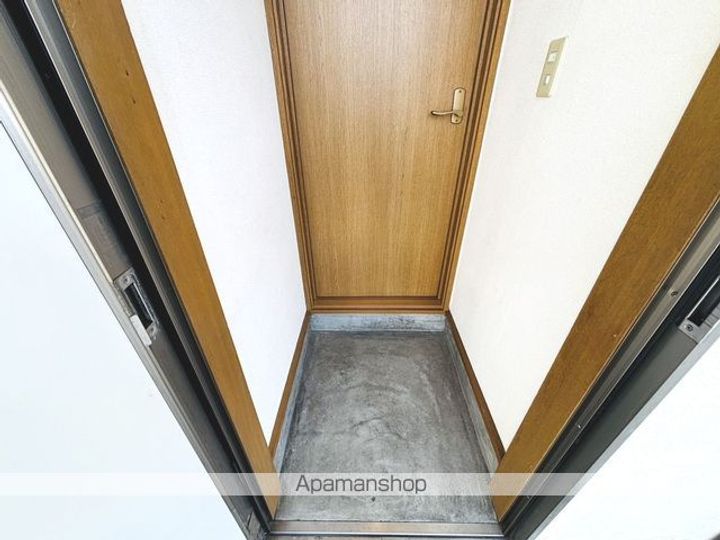 リバーサイド中の橋202の玄関