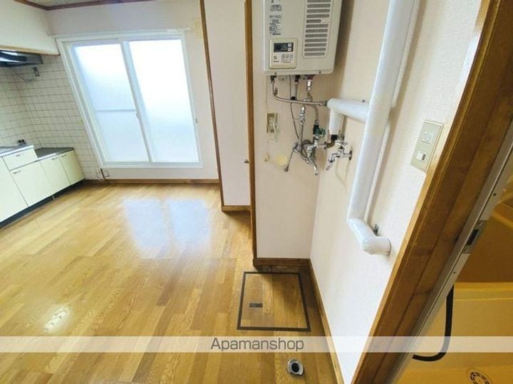 ファミール高野 1号館1F中の内装