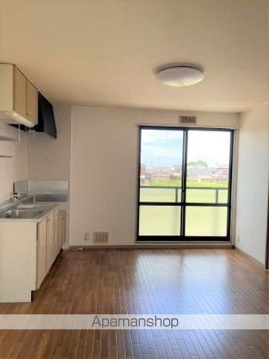 イースト・フィールドC201の居間