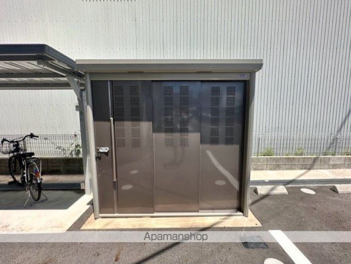 滋賀県近江八幡市江頭町の賃貸マンションの外観