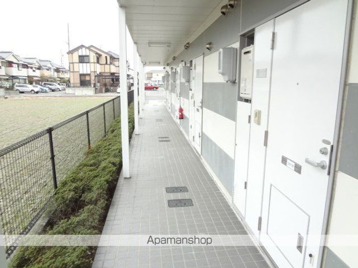 レオパレスウィンの玄関