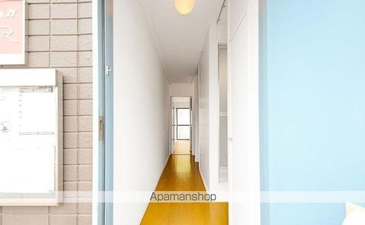 レオパレスM110の玄関