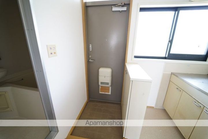 フローラルマミ102の玄関