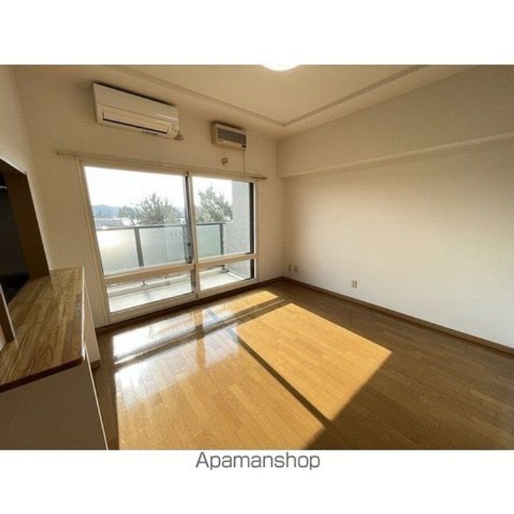 ソシオ山下通り301の居間