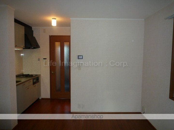 ハイツ神宮103の居間