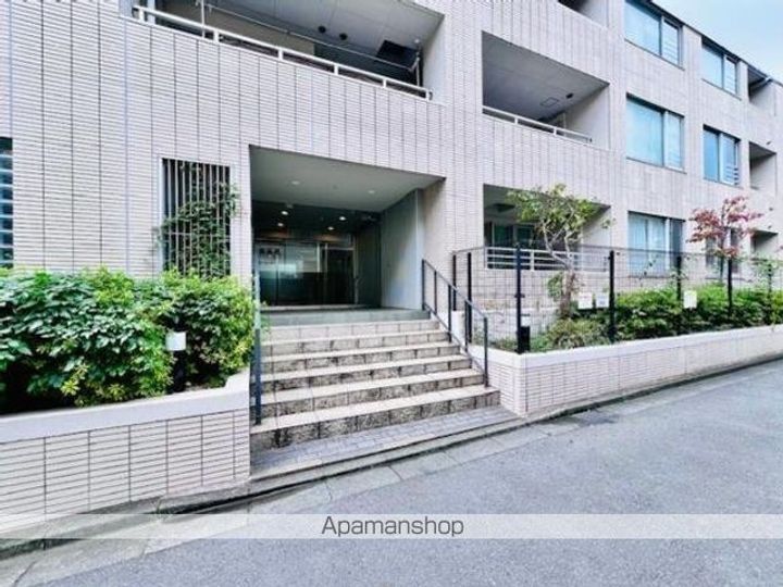 東京都渋谷区西原1丁目の賃貸マンションの外観