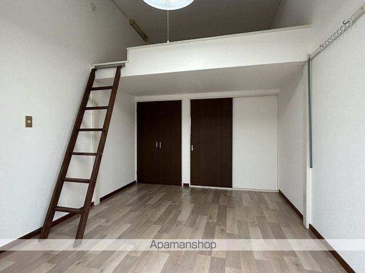 プリンスコート山手町A203の居間