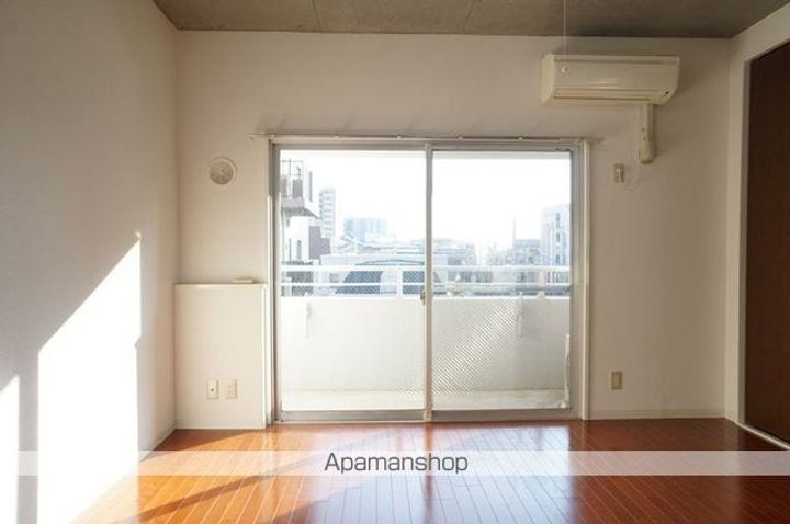 静岡県浜松市中央区松城町の賃貸マンションの居間