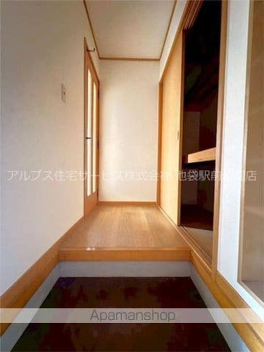 ハイツ秋風の玄関