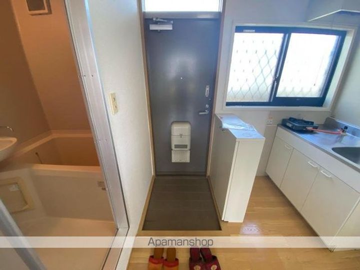 メゾン植村202の玄関