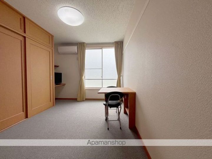 レオパレス信夫ヶ丘201の居間