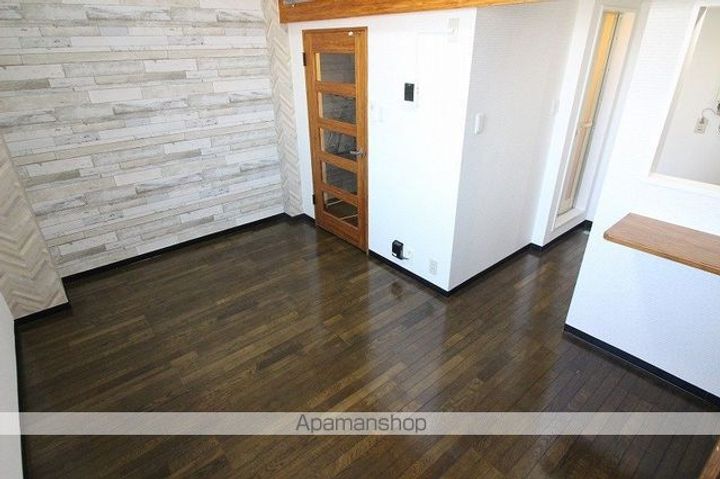 コア末広108の居間