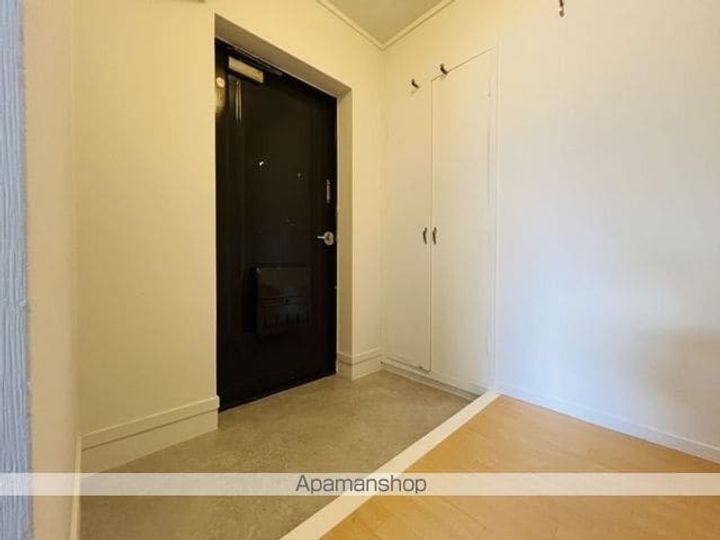 ヴィラナリー函館3号棟(ヴィラナリーハコダテサンゴウトウ)101の玄関