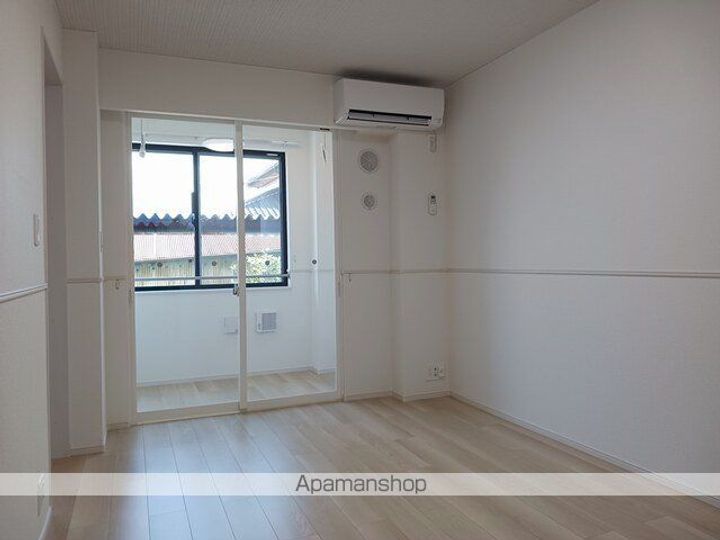 ヒカルサ甲府国母 イーストの居間