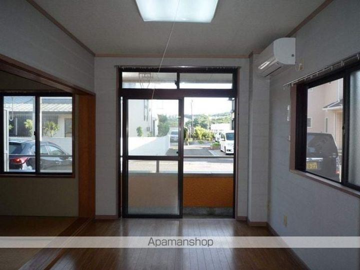 第2ハイツ八ツ坂101の居間