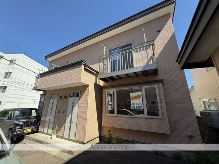 富岡町2丁目26番1棟2戸右の外観
