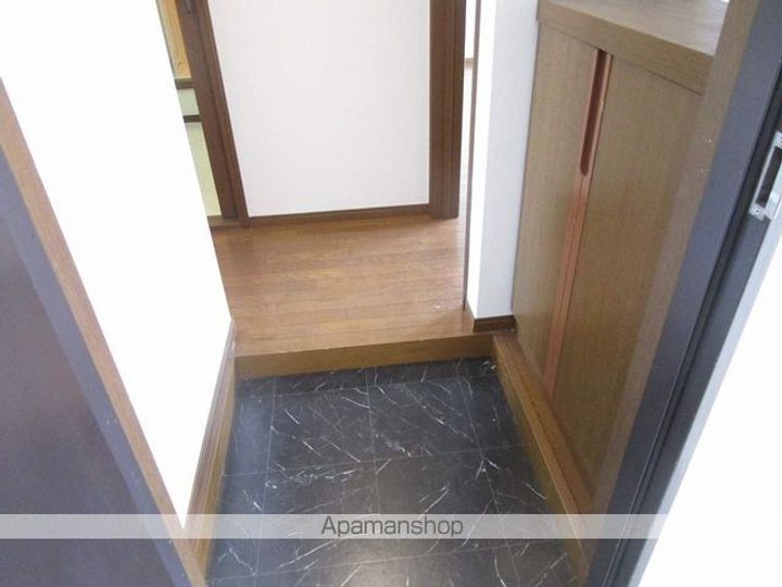 エルジェB-22の玄関