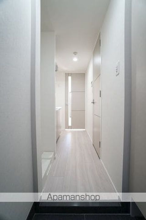 神奈川県横浜市神奈川区神奈川2丁目の賃貸マンションの玄関