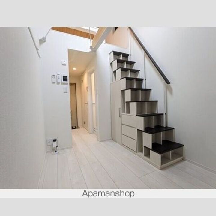 東京都杉並区西荻南1丁目の賃貸アパートの居間