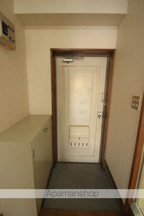 丸武マンションの玄関