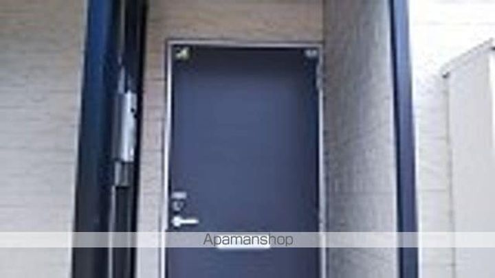 レオパレスOKADA105の玄関