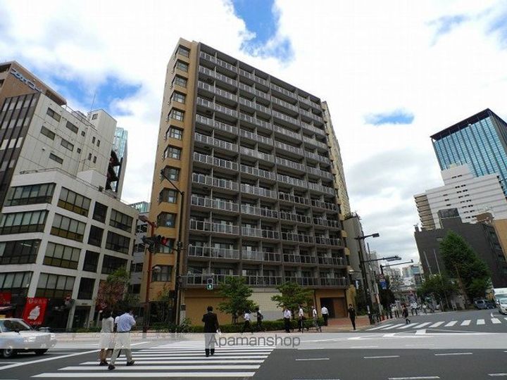 東京都千代田区飯田橋2丁目の賃貸マンションの外観