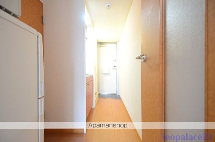 レオパレスエリクシールの玄関