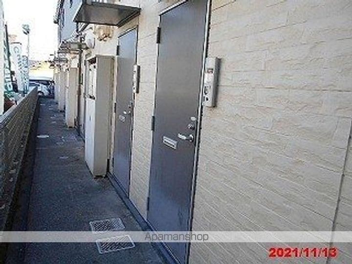 レオパレスプラド岩塚101の玄関