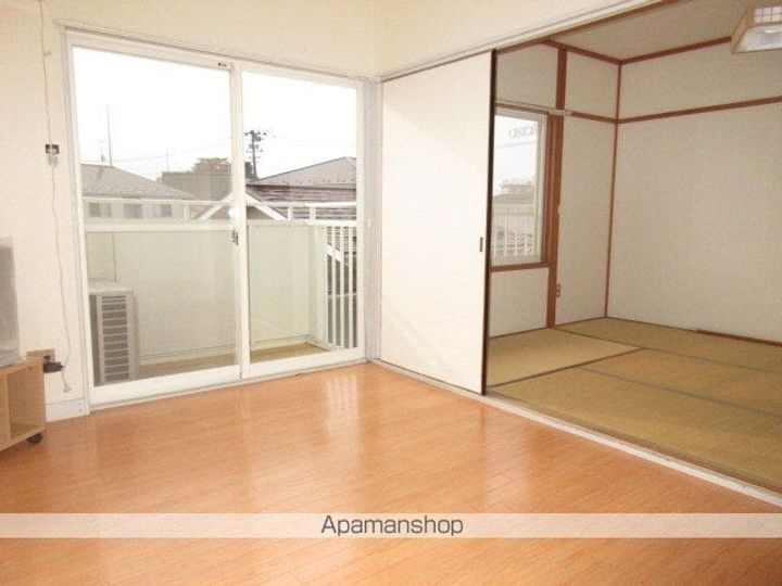 ハピアス202の居間