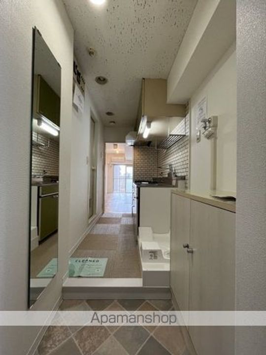 神奈川県横浜市鶴見区鶴見中央2丁目の賃貸マンションの玄関