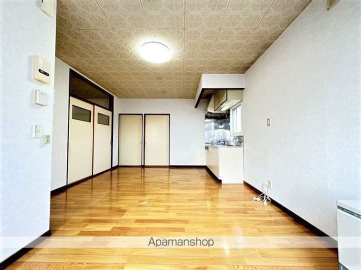 シャトークイーン2F右の内装