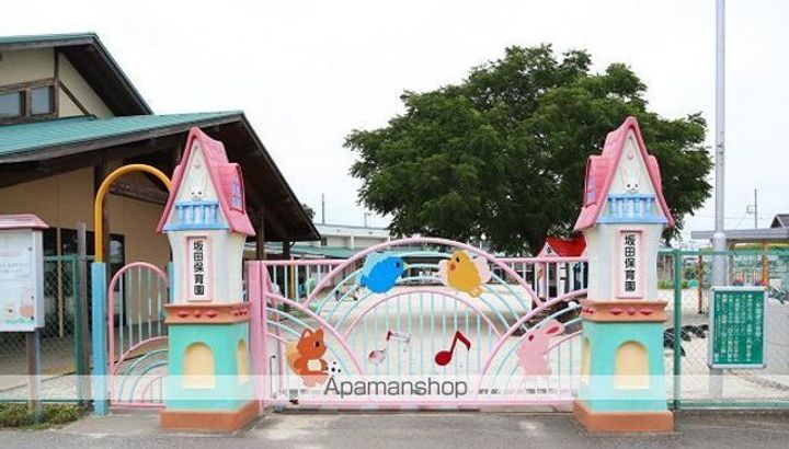 スクエアガーデンの周辺