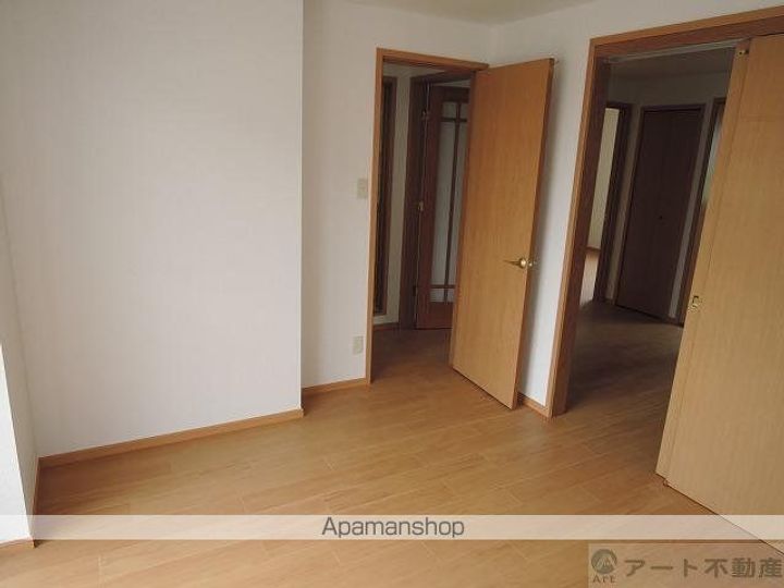 愛媛県松山市別府町の賃貸アパートの居間