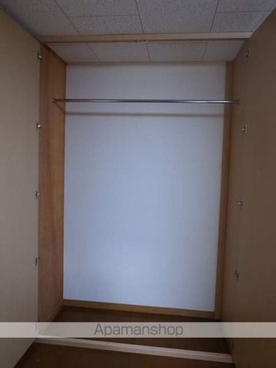 レオパレスフォレスト201の居間