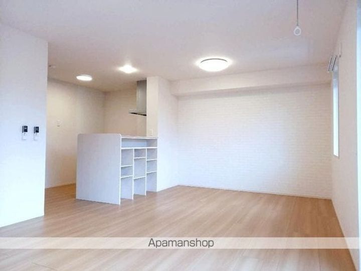 グローリアス IIIの居間