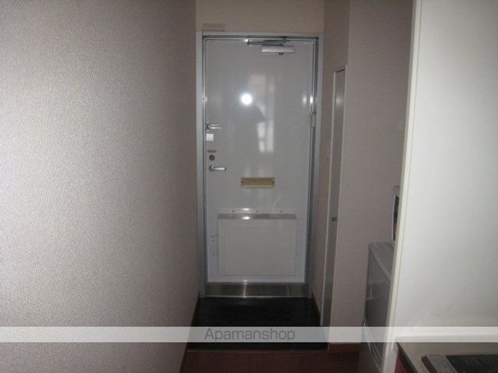 レオパレスルミエール104の玄関