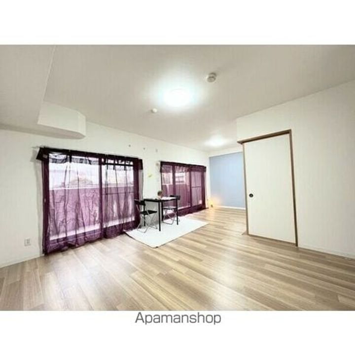 シティ・ライフ グランヴィーネ星ヶ丘 B棟の居間