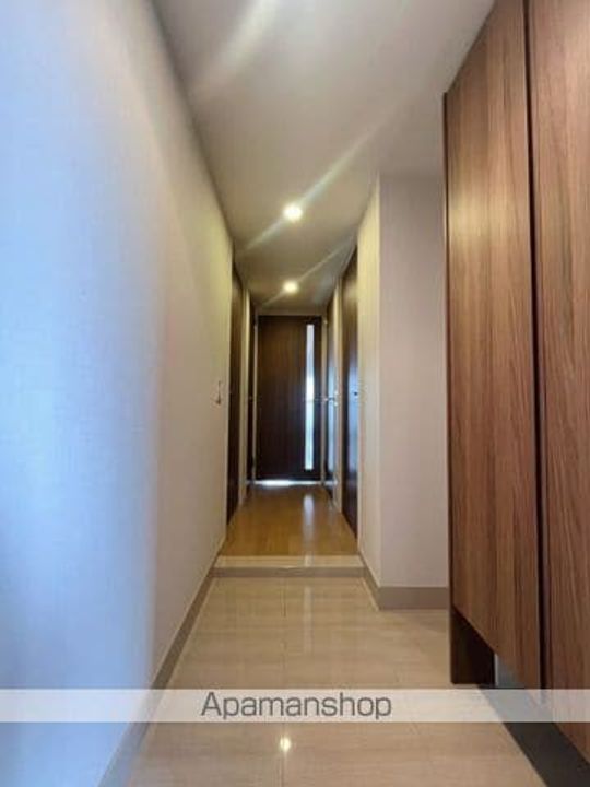 東京都八王子市子安町1丁目の賃貸マンションの玄関