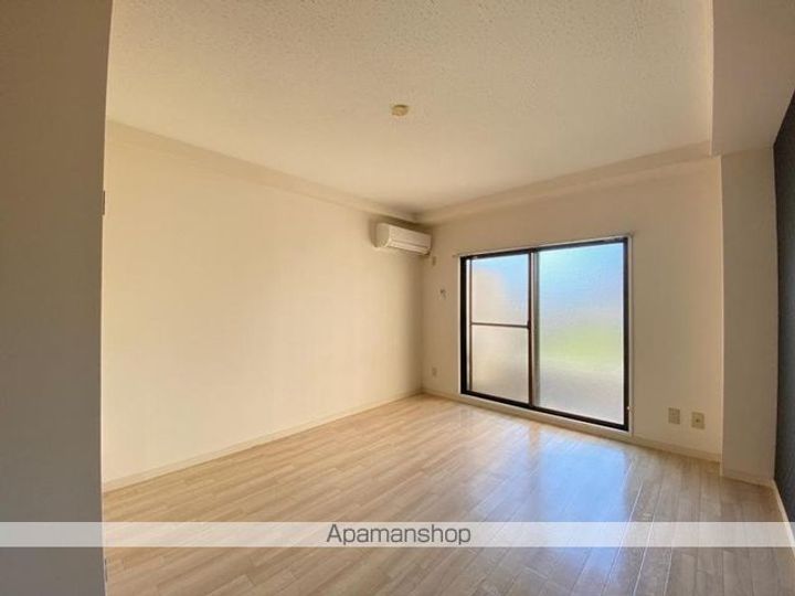 照島マンションの居間