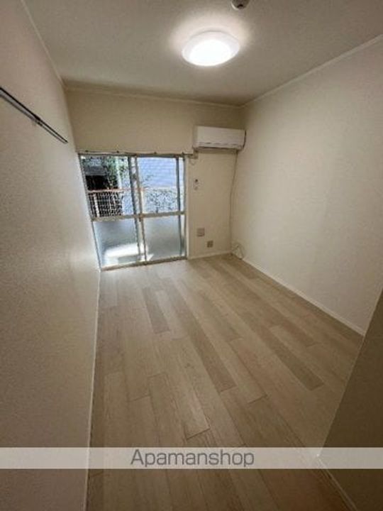 メゾン・ドモの居間