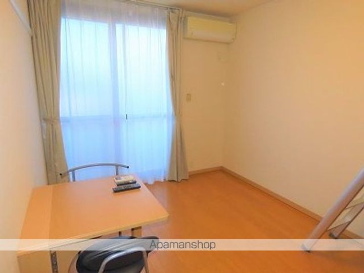 レオパレスカンテサンス105の居間