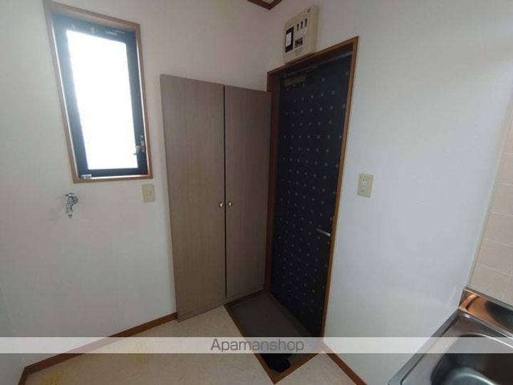 セレナ椎名町302の玄関