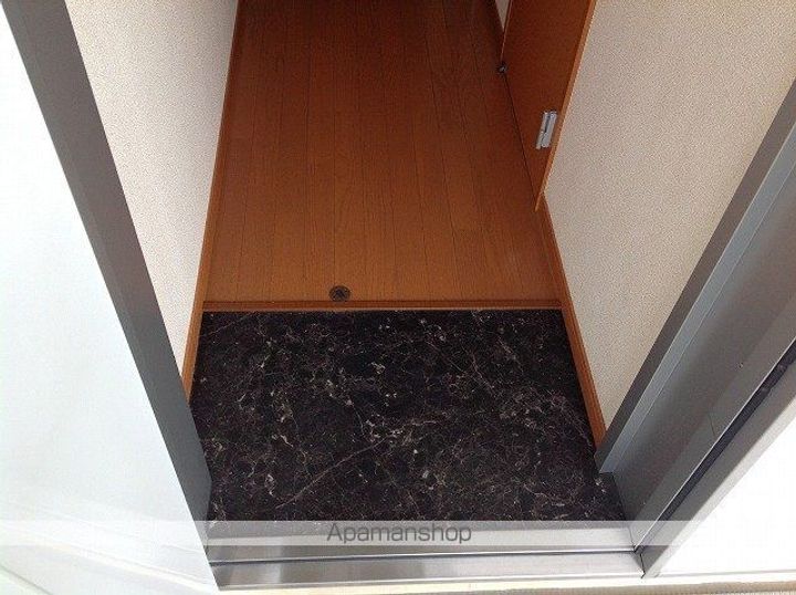 レオパレスプリムラの玄関